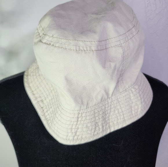 Titleist Reversible Bucket Hat Cream And Plaid - Picture 3 of 6